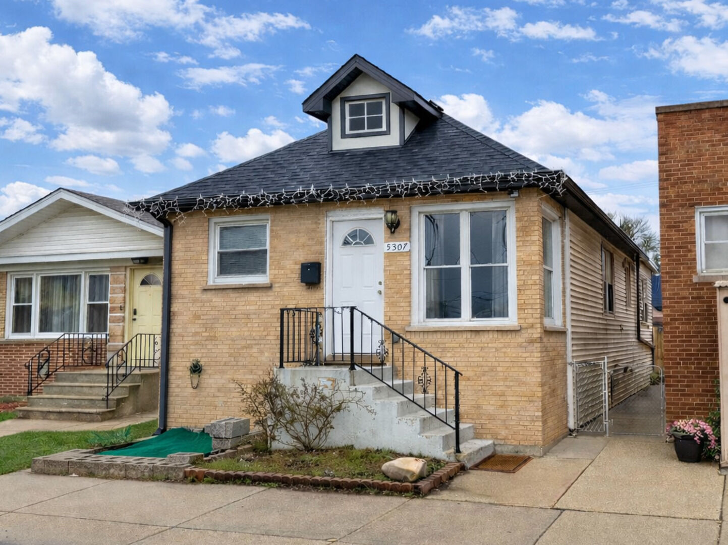 Property Photo:  5307 N Central Avenue 1  IL 60630 