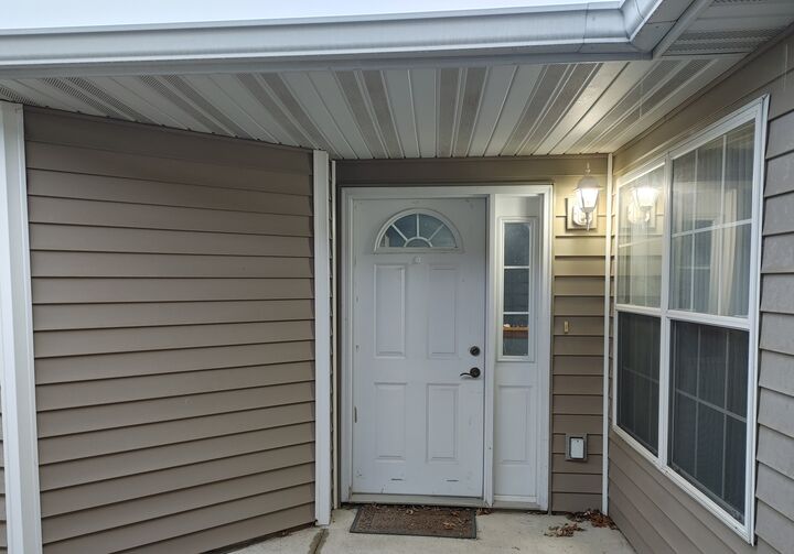 Property Photo:  150 N Wooster Street 9  IL 61012 