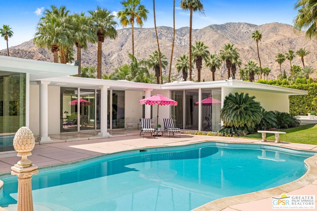 Property Photo:  466 Camino Sur  CA 92262 