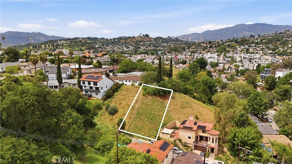 Property Photo:  4263 Barryknoll Drive  CA 90065 