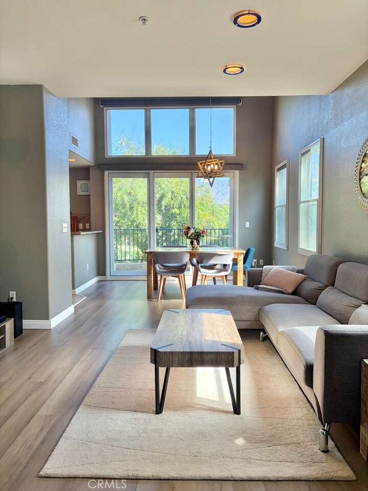Property Photo:  286 N Madison 404  CA 91101 