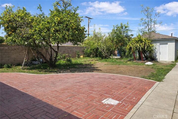 Property Photo:  1637 E Poppy Street  CA 90805 