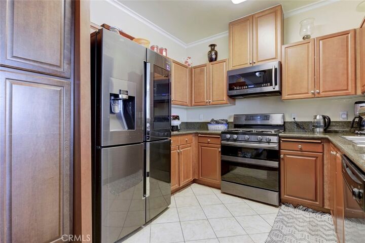 Property Photo:  13941 Sherman Way Boulevard 401  CA 91405 