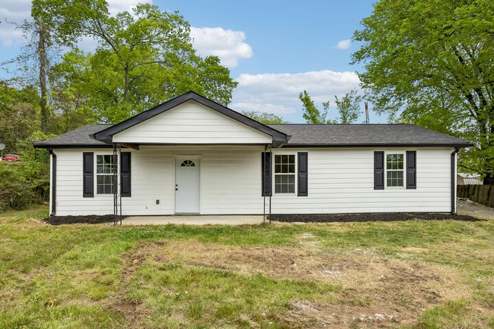 Property Photo: 330 W Washington St TN 38478