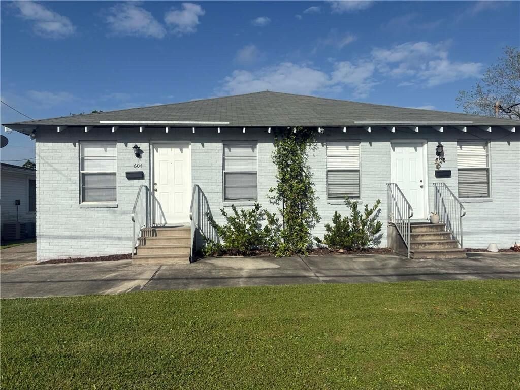 Property Photo:  604 N Woodlawn Avenue  LA 70001 