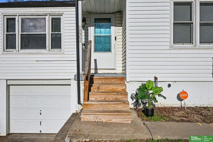 Property Photo:  3342 N 41 Street  NE 68111 