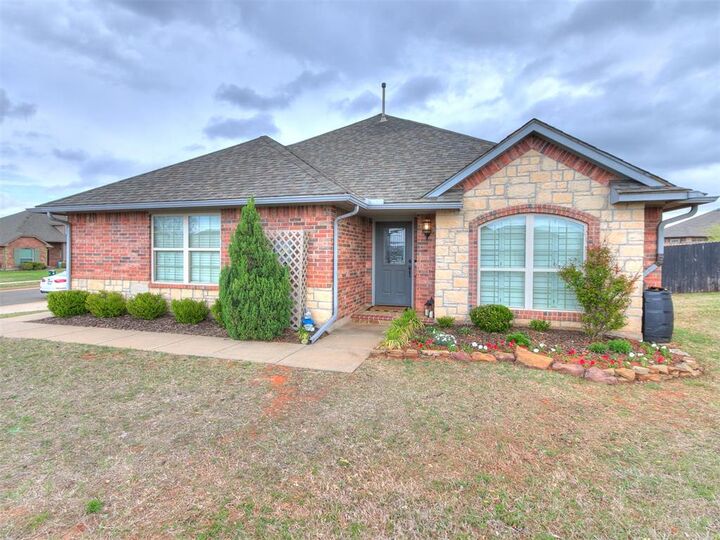 Property Photo: 16212 Juliet Drive OK 73013
