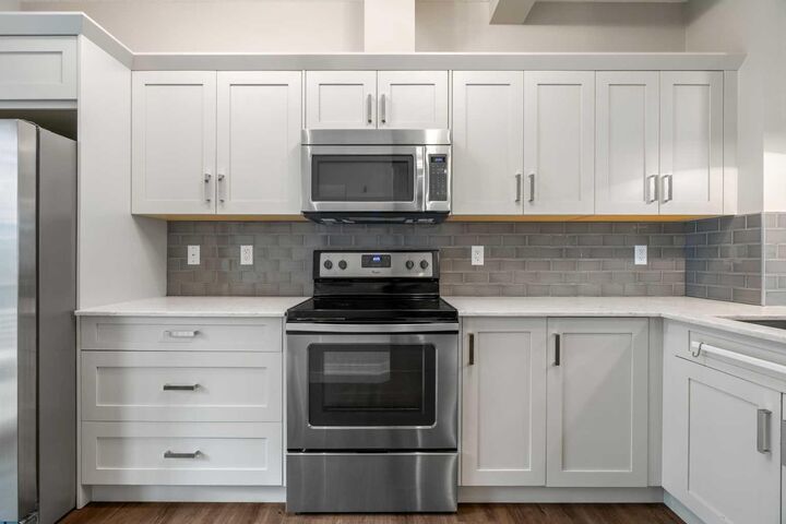 Property Photo:  355 Nolancrest Heights NW 203  AB T3R 0Z9 