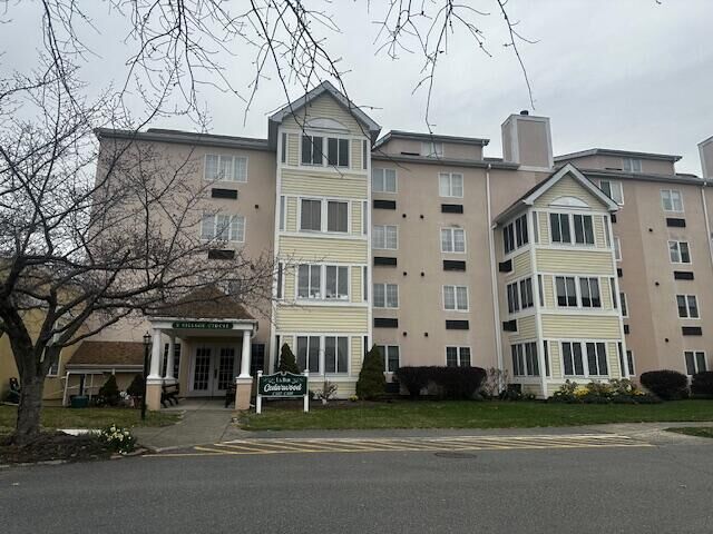 Property Photo: 3 Village Circle PA 18360