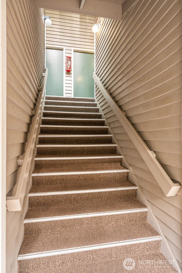 Property Photo: 9918 NE 144th Lane 406 WA 98034