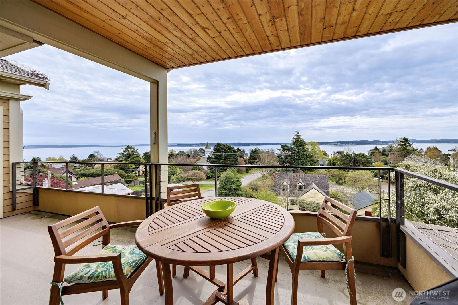 Property Photo:  1215  Lawrence Street 402  WA 98368 