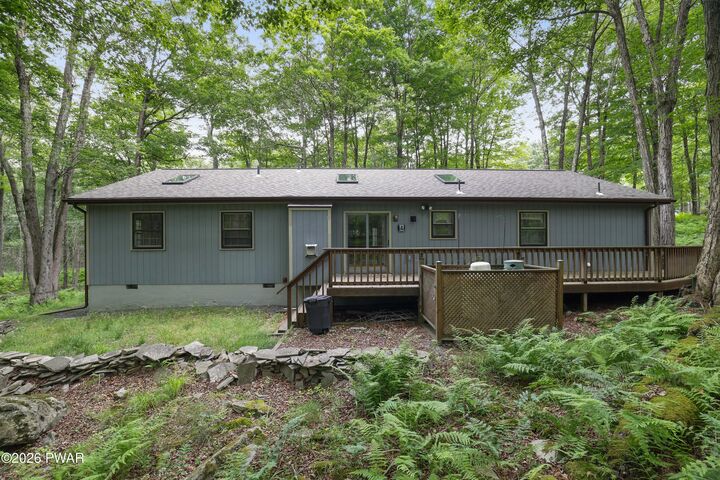 Property Photo:  259 Lc Larsen Drive  PA 18424 