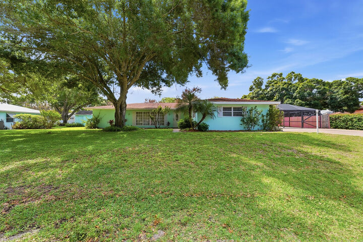 Property Photo:  2115 15th Place  FL 32960 