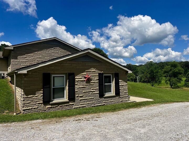 Property Photo: 6236 State Route 176 KY 42337