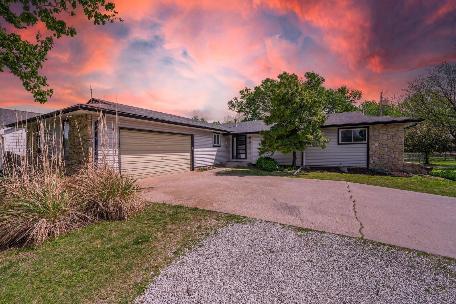 Property Photo:  360 N Wichita St  KS 67017 