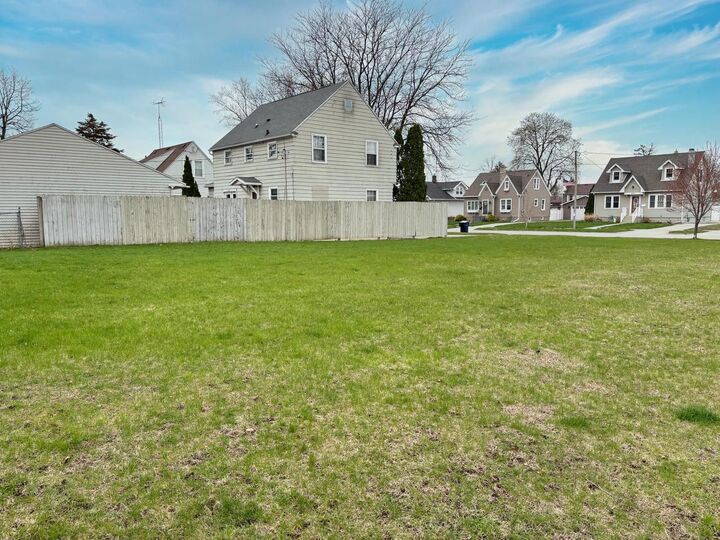 Property Photo:  832 Cornelia Street  WI 53545 