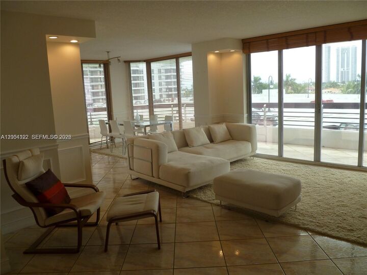Property Photo:  3600 Mystic Pointe Dr 513  FL 33180 