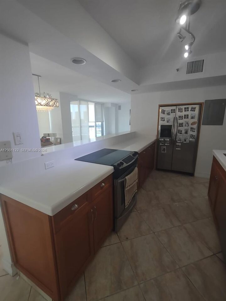 Property Photo:  3600 Mystic Pointe Dr 513  FL 33180 