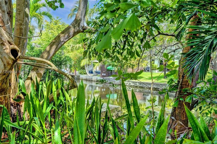 Property Photo:  822 SW 10th Street  FL 33315 