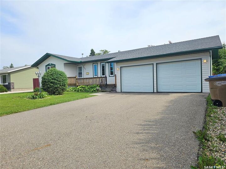 Property Photo: 305 Churchill Drive SK S0E 1A0