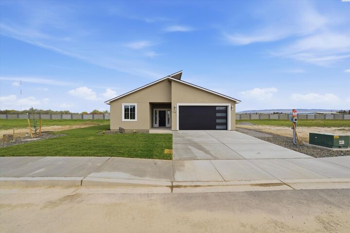 Property Photo:  716 San Jose Ave  WA 98944 