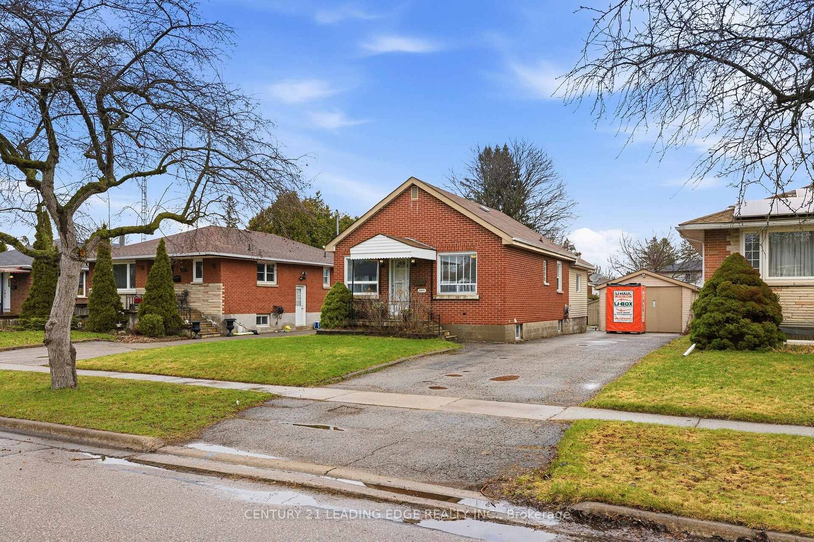 Property Photo:  347 Nipigon Street  ON L1J 4P1 