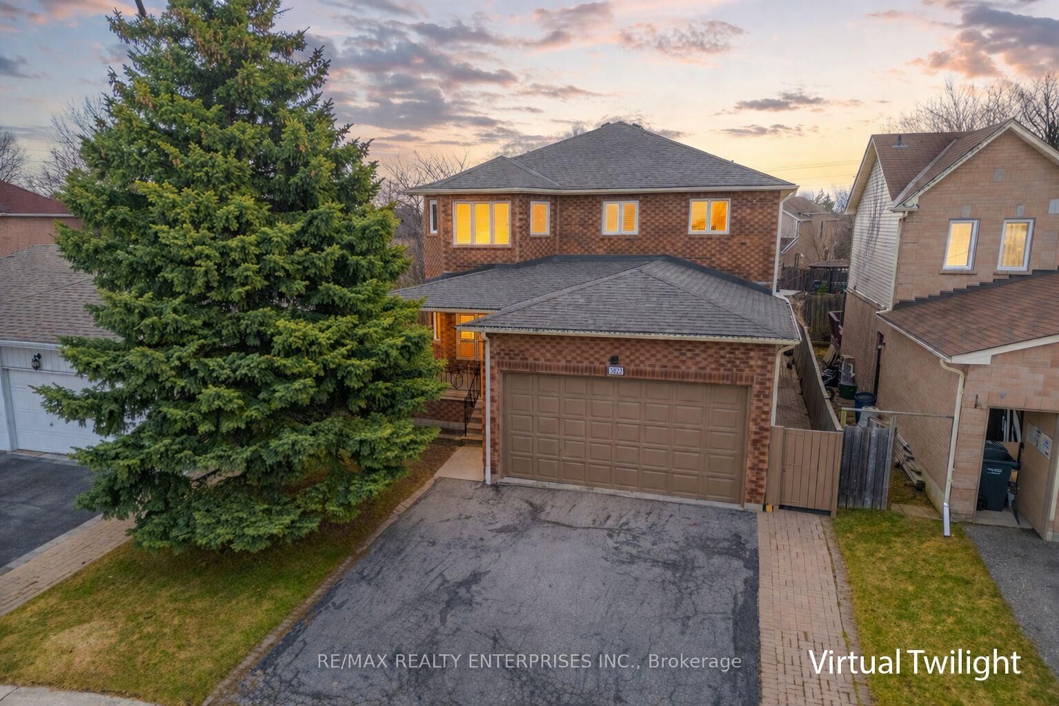 Property Photo: 3022 Dalehurst Drive ON L5N 6M8