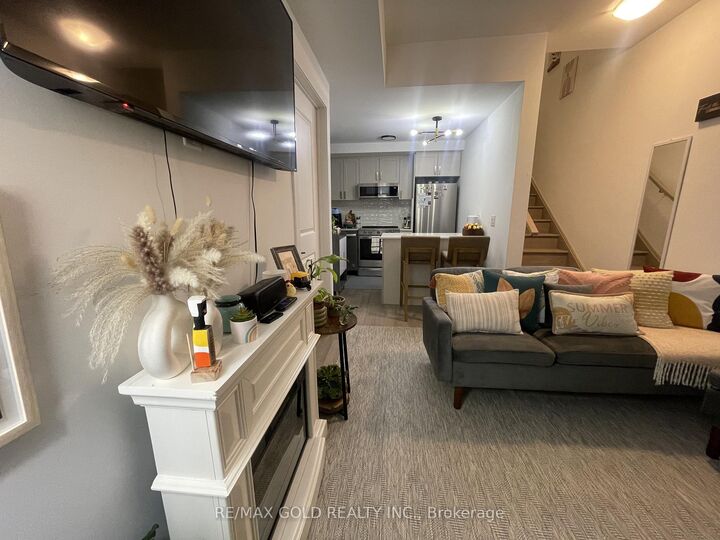 Property Photo: 1115 Douglas McCurdy Comm Drive E 102 ON L5G 0C6