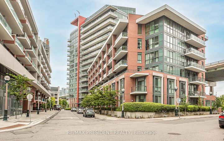 Property Photo: 50 Bruyeres Mews 901 ON M5V 0H8