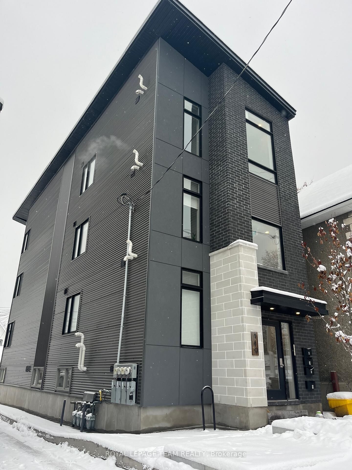Property Photo: 149 Willow Street ON K1R 6W2
