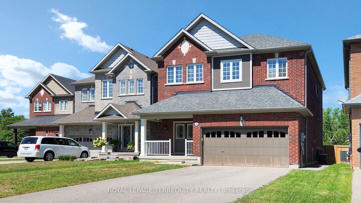 Property Photo: 28 Richmond Park Drive ON L4P 0H2
