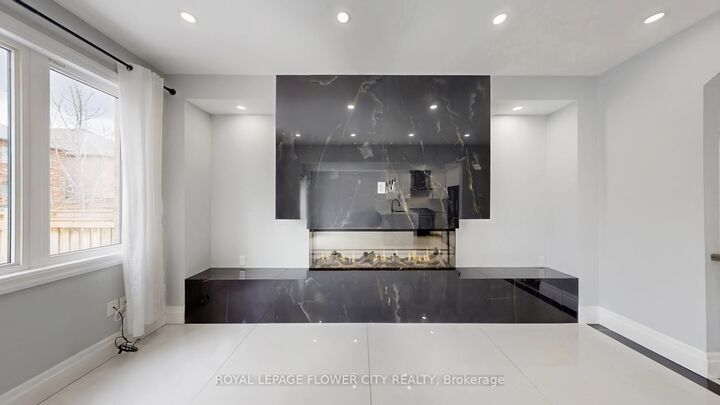 Property Photo: 642 Sweetwater Crescent ON L3X 0H5