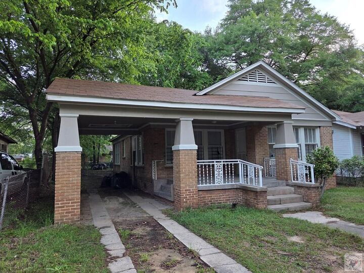 Property Photo:  1802 W 16th  TX 75501 