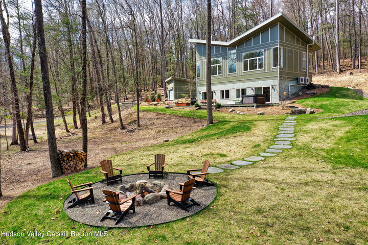 Property Photo:  780 Oakwood  NY 12484 