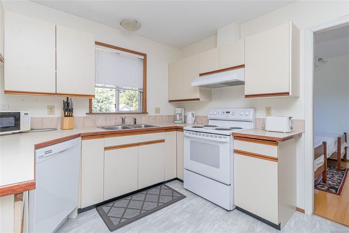 Property Photo: 9975 Victoria Rd BC V0R 1K2