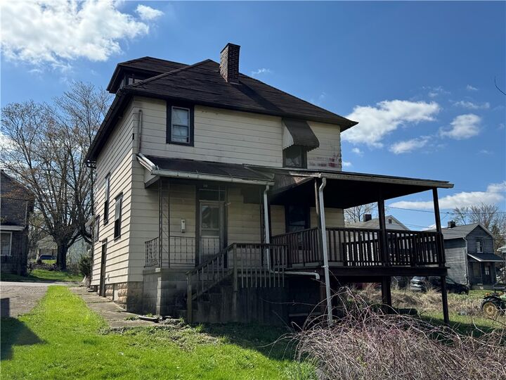 Property Photo:  825 Morton St  PA 16101 