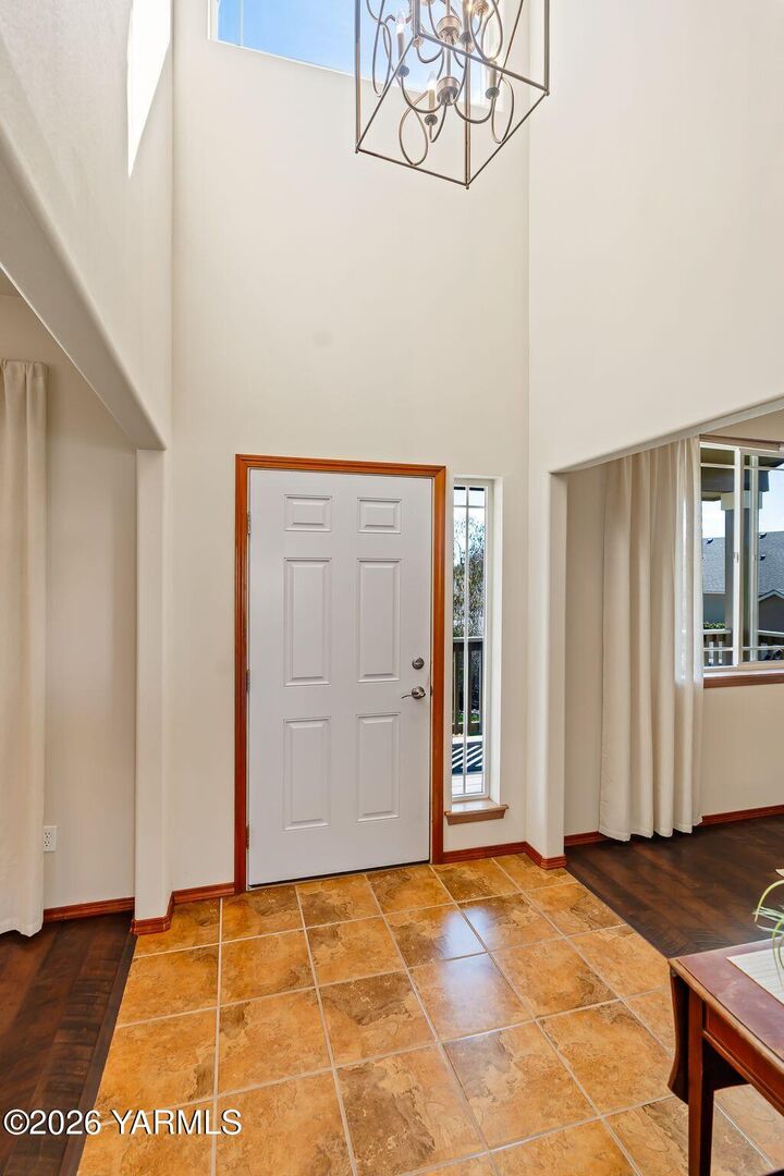 Property Photo:  814 Trout Lake Ct  WA 98901 