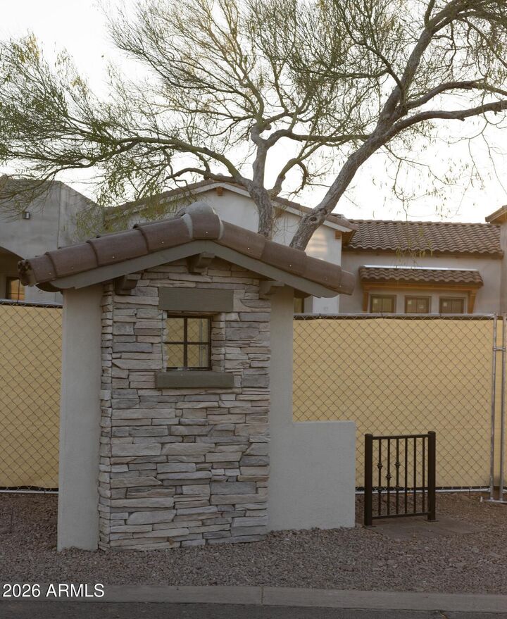 Property Photo:  6431 E Flat Iron Loop  AZ 85118 