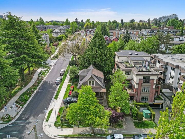 Property Photo: 498 E 5th Avenue BC V5T 1H9
