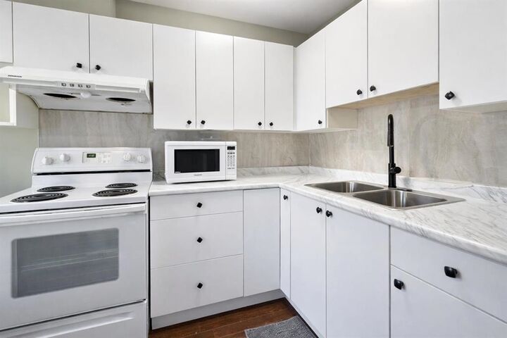 Property Photo: 32310 Mouat Drive 38 BC V2T 4J1