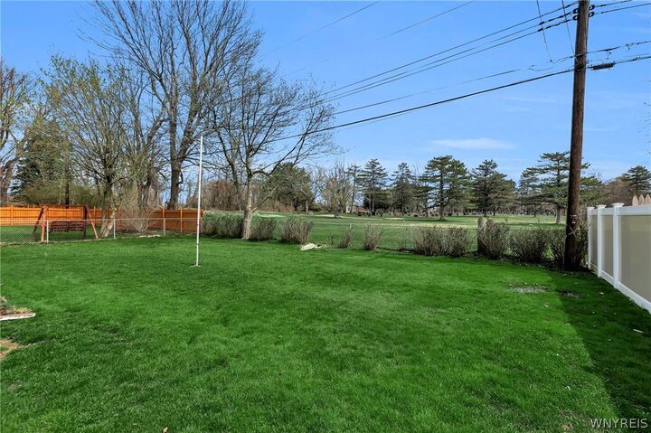 Property Photo:  220 Ansley Court  NY 14224 