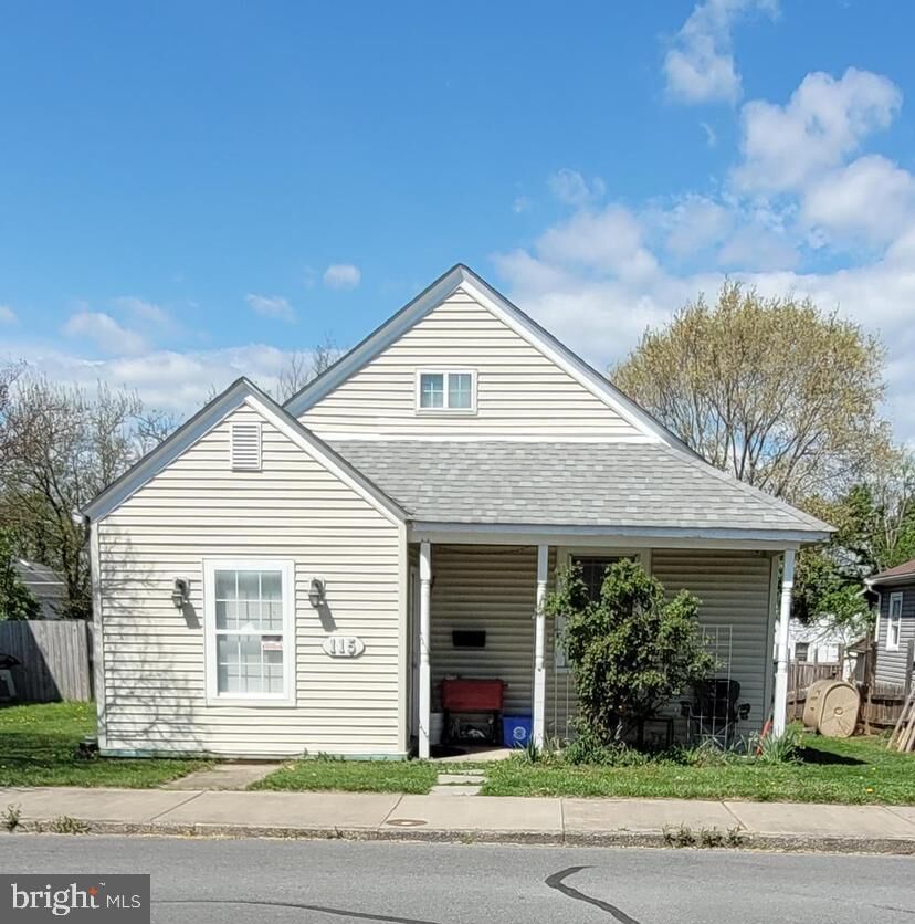 Property Photo: 115 S Purcell Avenue VA 22601