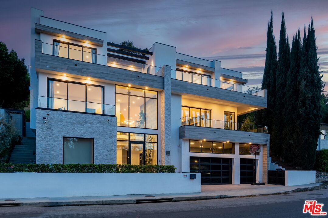 Property Photo:  3553 Alana Dr  CA 91403 