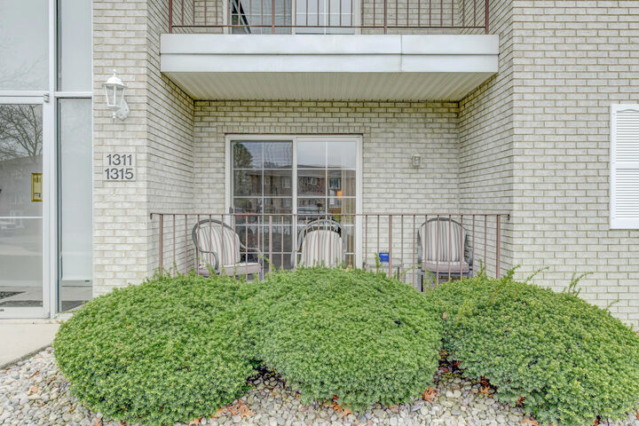 Property Photo:  1315 Woodhollow Court  IN 46375 