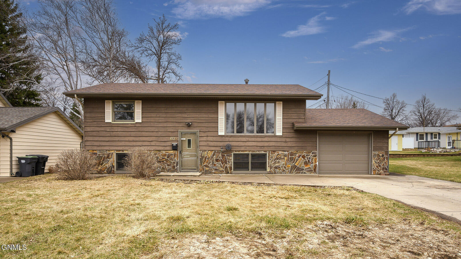 Property Photo:  609 14th Street NW  ND 58554 