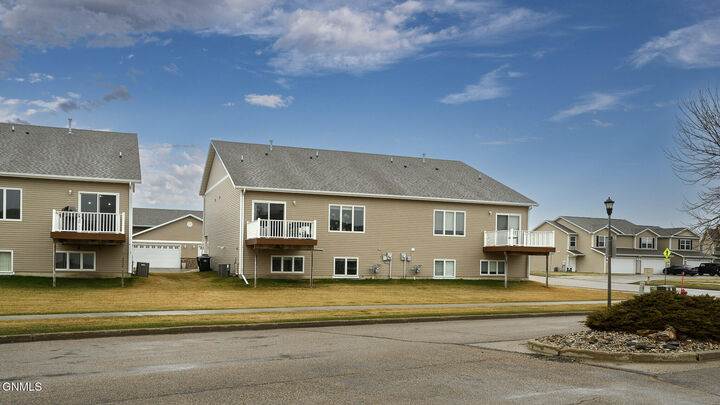Property Photo:  2806 Waters Edge Lane SE  ND 58554 