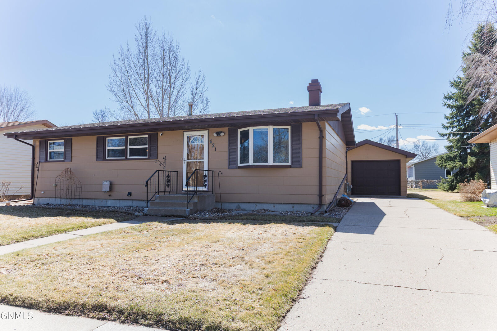 Property Photo:  621 Garden Drive  ND 58504 