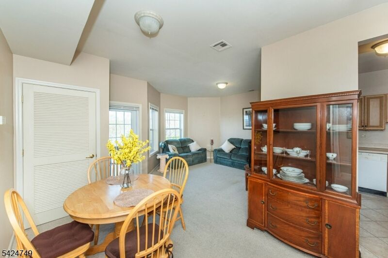 Property Photo:  375 Rifle Camp Rd 202  NJ 07424 