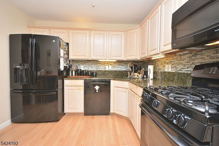 Property Photo:  50 Potomac Dr Ondo  NJ 07920 
