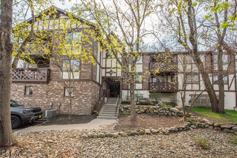 Property Photo:  802 Thoreau Ct  NJ 07430 